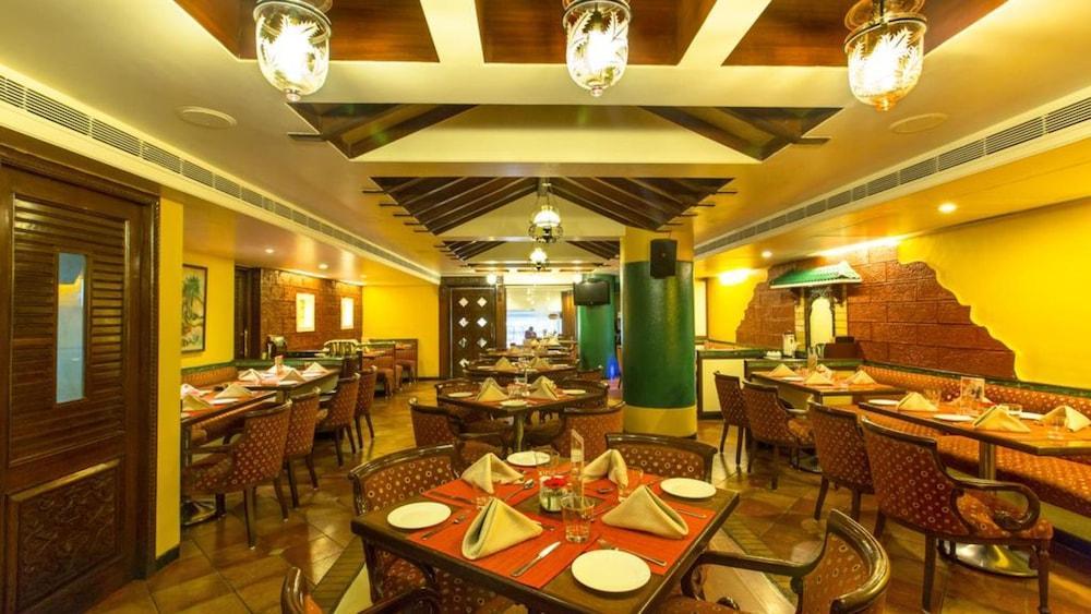 Ramee Guesline Hotel, Dadar Mumbai Exterior foto